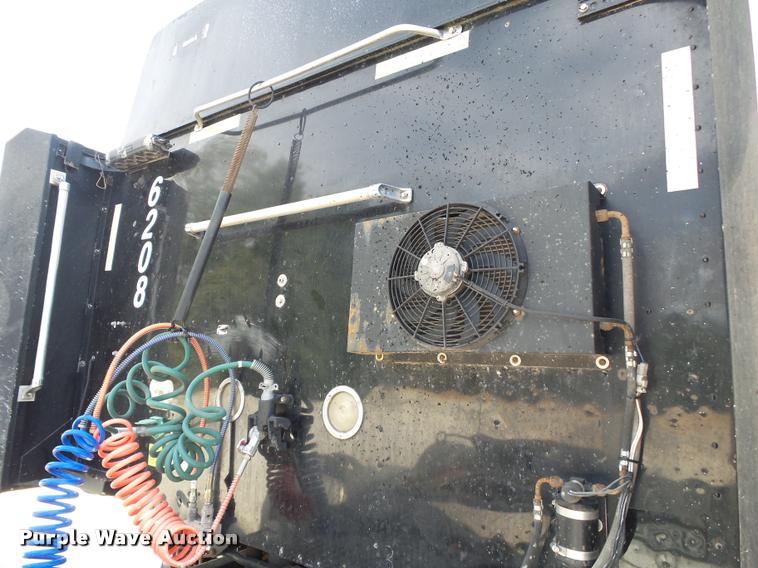 image for item K1143 2007 International 9400i semi truck