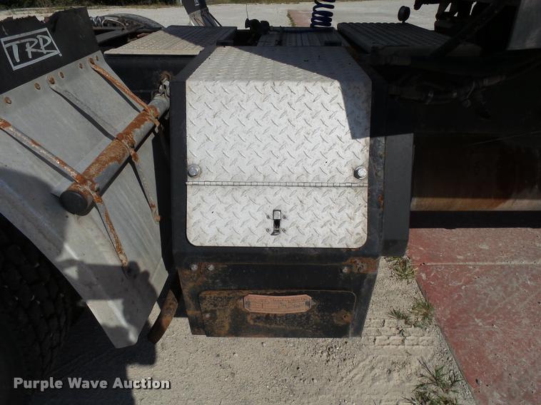 image for item K1143 2007 International 9400i semi truck