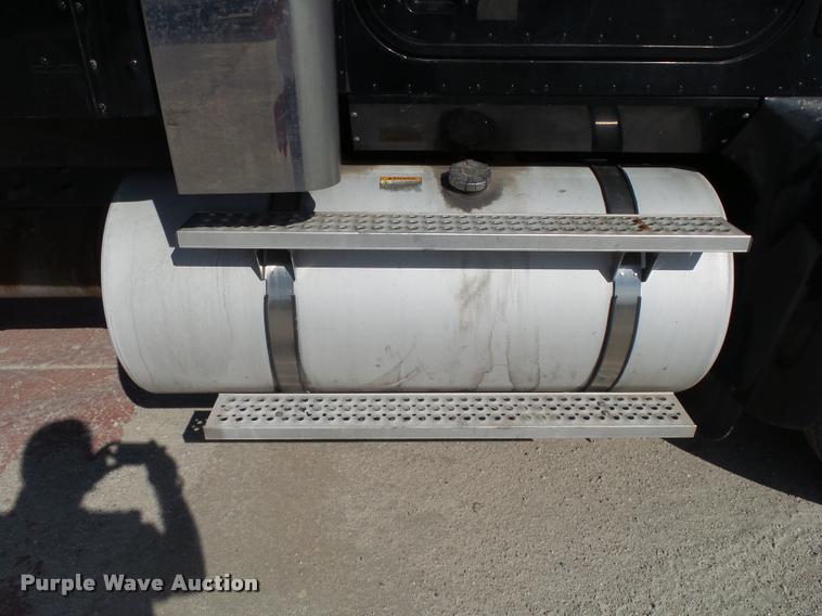 image for item K1143 2007 International 9400i semi truck