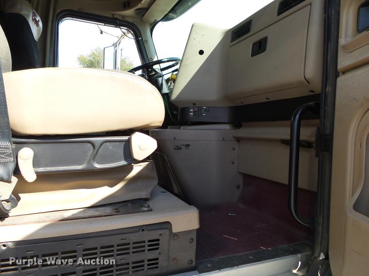 image for item K1143 2007 International 9400i semi truck