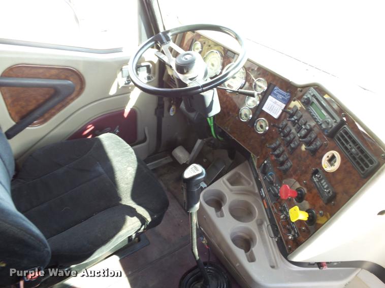 image for item K1143 2007 International 9400i semi truck