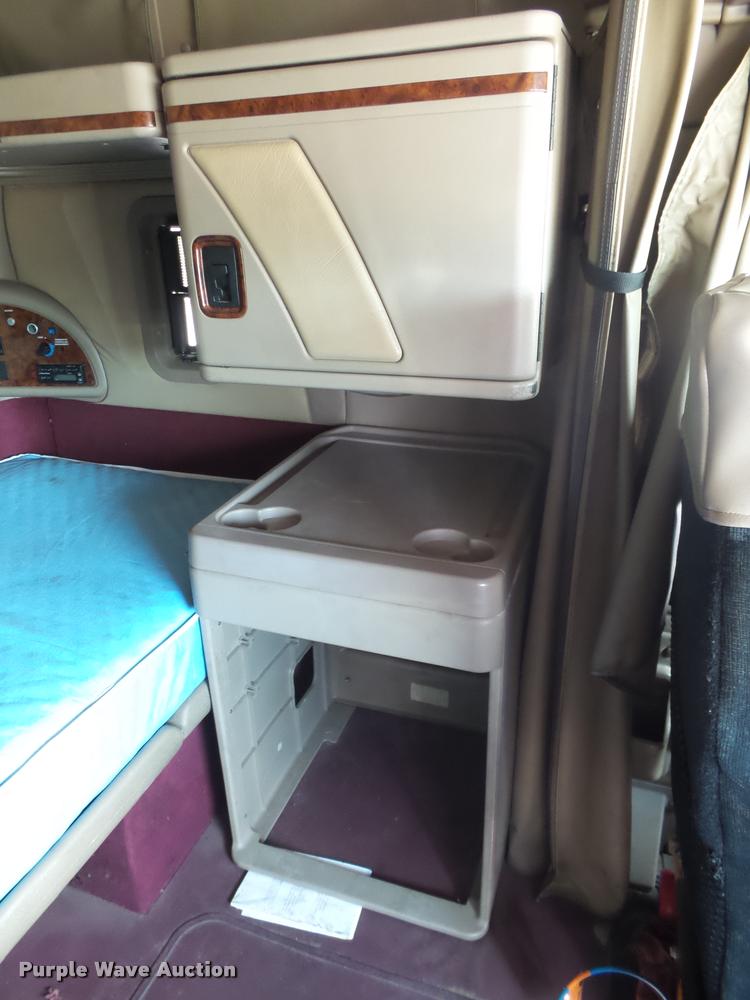 image for item K1143 2007 International 9400i semi truck