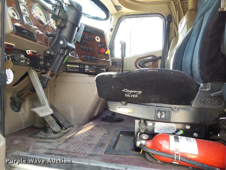 image for item K1143 2007 International 9400i semi truck