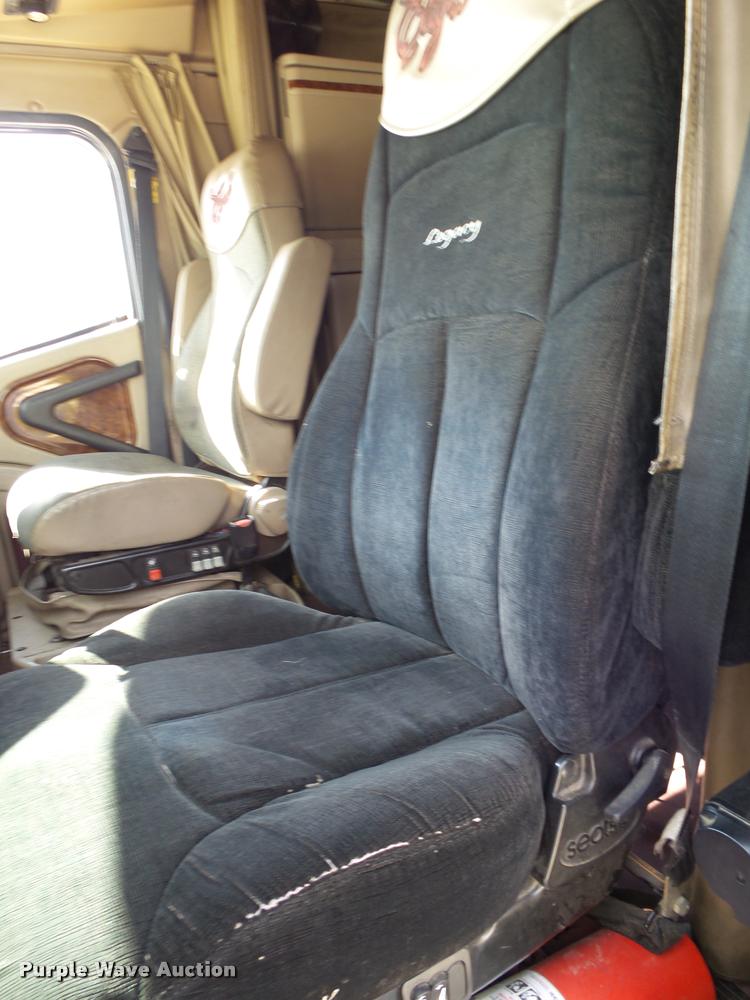 image for item K1143 2007 International 9400i semi truck