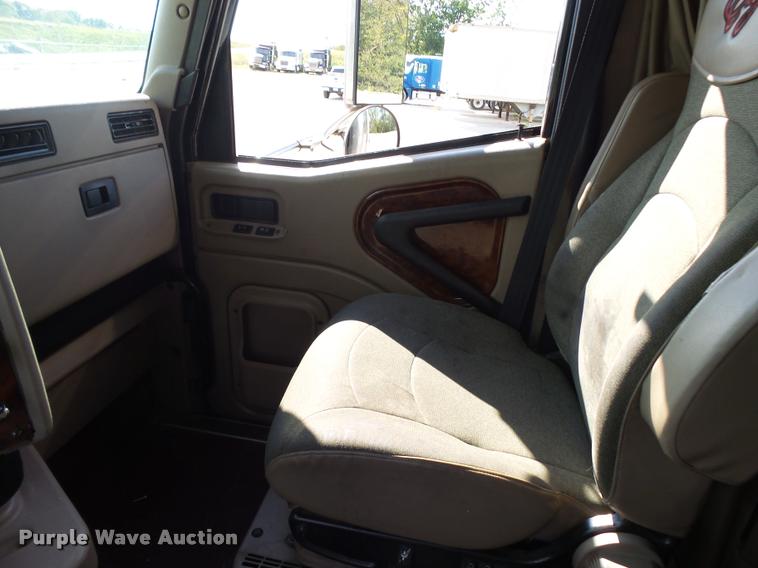 image for item K1143 2007 International 9400i semi truck