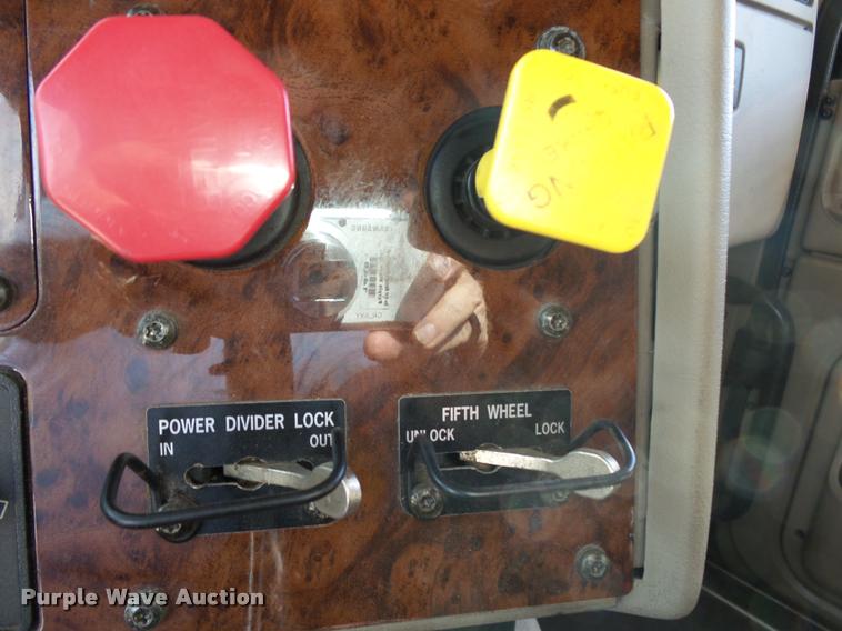 image for item K1143 2007 International 9400i semi truck