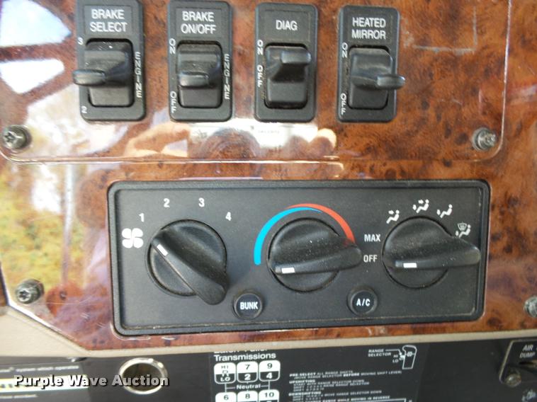 image for item K1143 2007 International 9400i semi truck