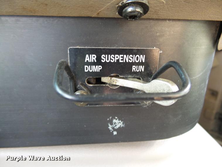 image for item K1143 2007 International 9400i semi truck