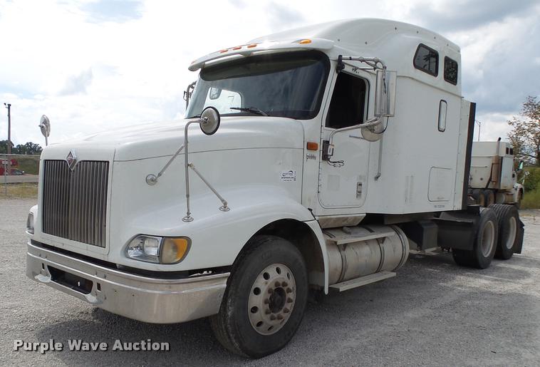 image for item K1144 2007 International 9400i semi truck
