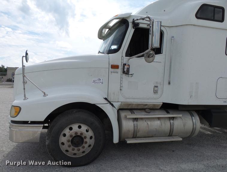 image for item K1144 2007 International 9400i semi truck