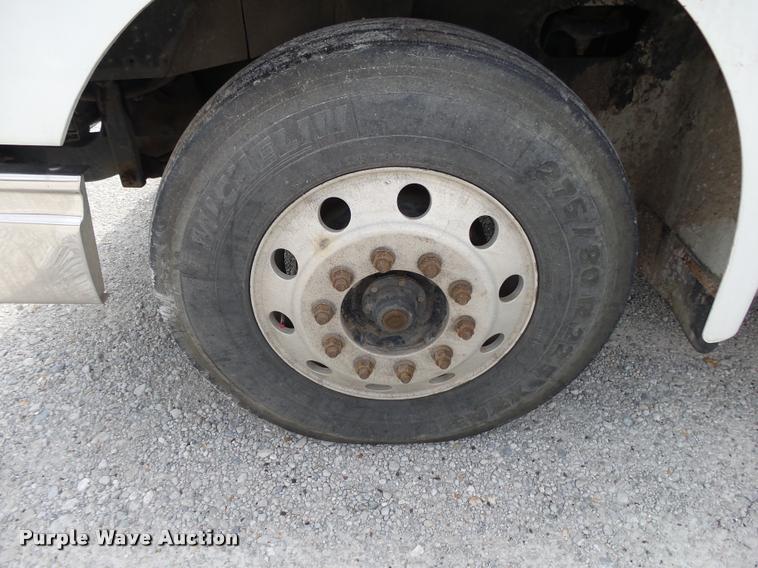 image for item K1144 2007 International 9400i semi truck