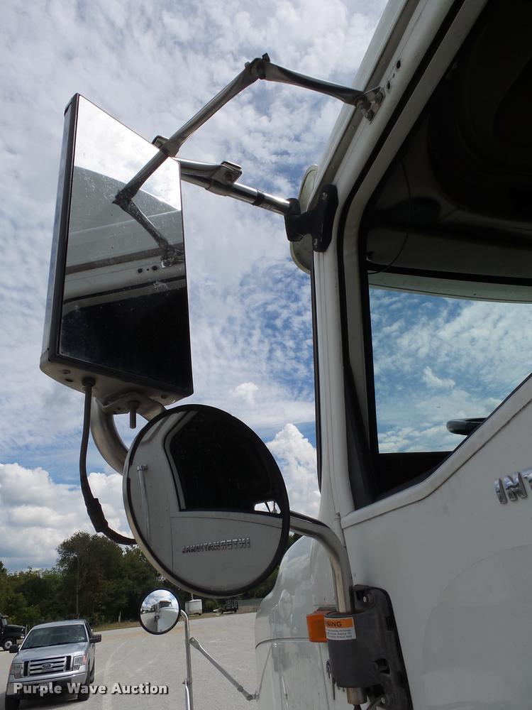 image for item K1144 2007 International 9400i semi truck