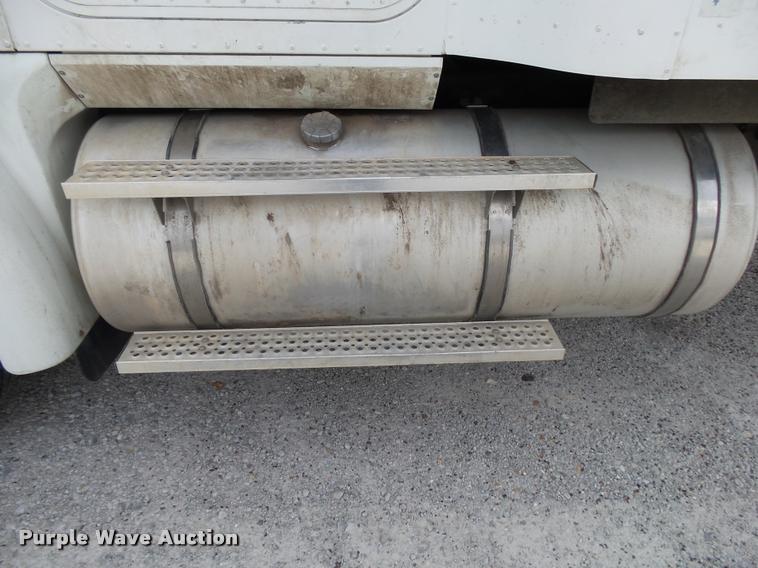 image for item K1144 2007 International 9400i semi truck