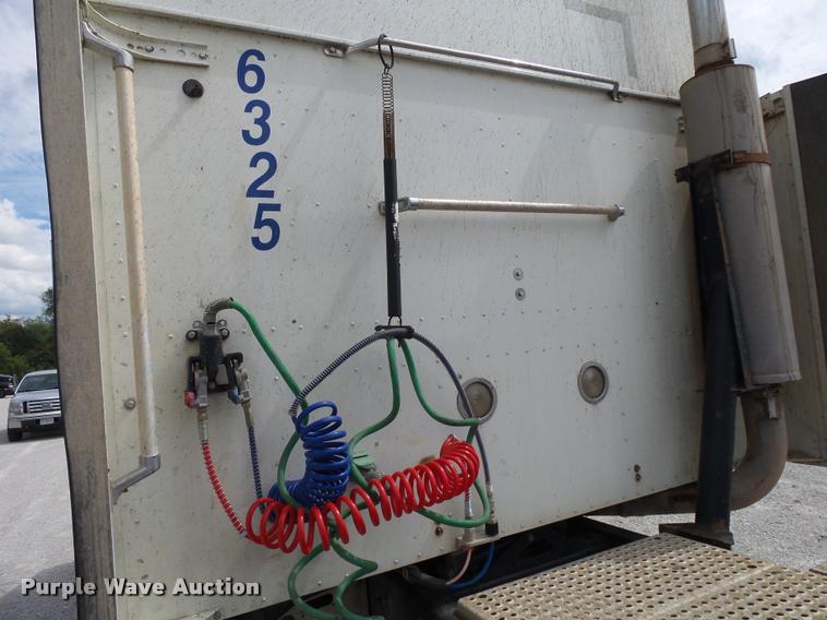 image for item K1144 2007 International 9400i semi truck