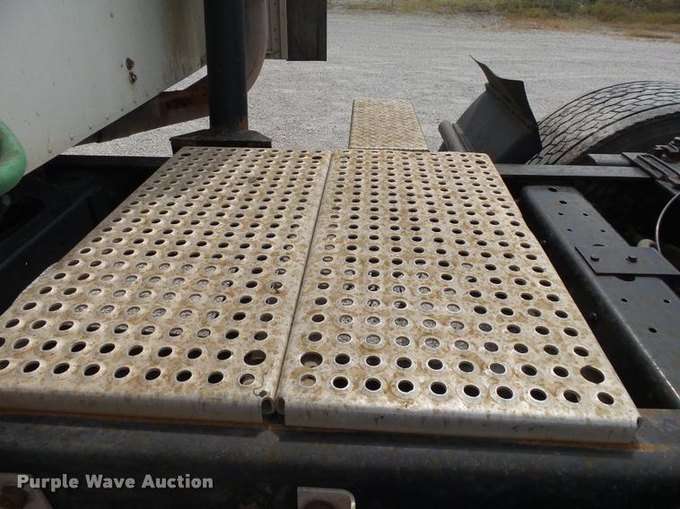 image for item K1144 2007 International 9400i semi truck