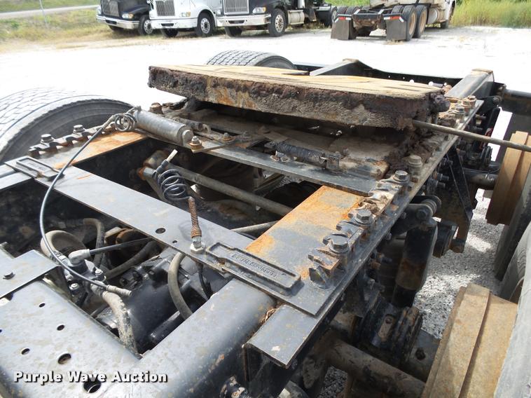 image for item K1144 2007 International 9400i semi truck