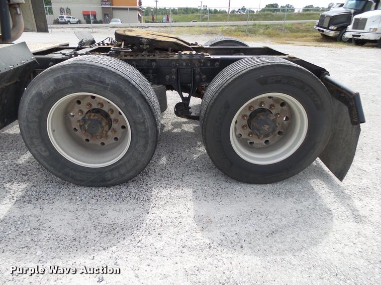 image for item K1144 2007 International 9400i semi truck