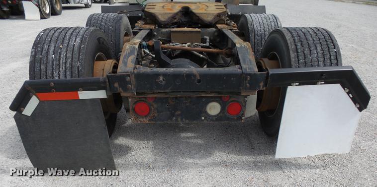 image for item K1144 2007 International 9400i semi truck