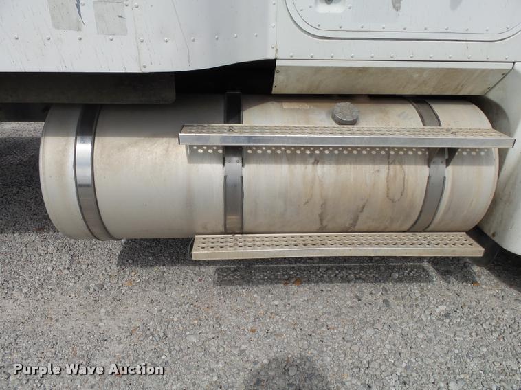 image for item K1144 2007 International 9400i semi truck