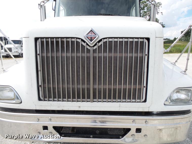 image for item K1144 2007 International 9400i semi truck