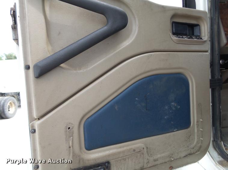 image for item K1144 2007 International 9400i semi truck