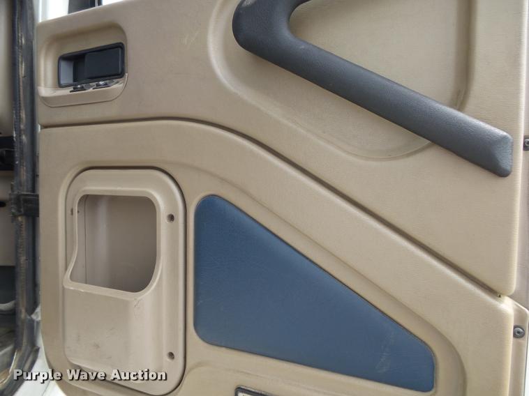 image for item K1144 2007 International 9400i semi truck