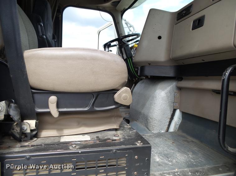 image for item K1144 2007 International 9400i semi truck