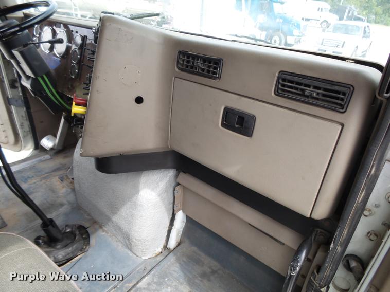 image for item K1144 2007 International 9400i semi truck