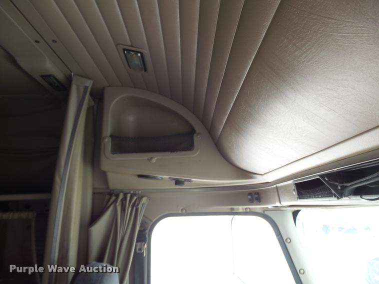 image for item K1144 2007 International 9400i semi truck