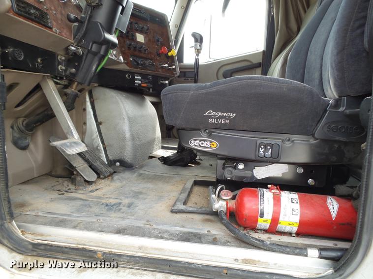 image for item K1144 2007 International 9400i semi truck