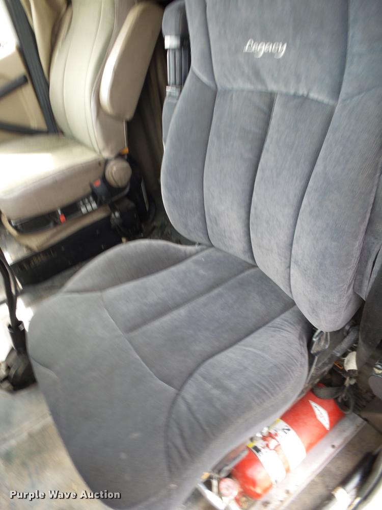 image for item K1144 2007 International 9400i semi truck