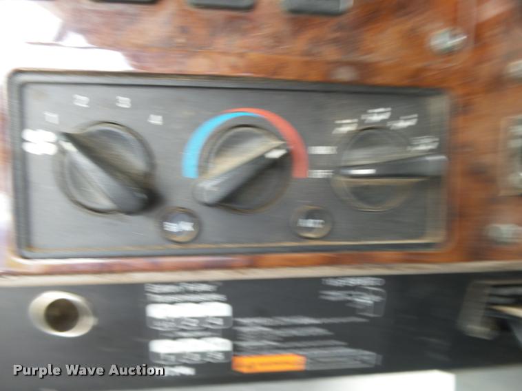 image for item K1144 2007 International 9400i semi truck