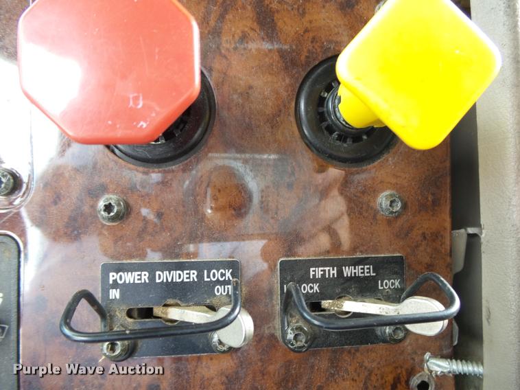 image for item K1144 2007 International 9400i semi truck