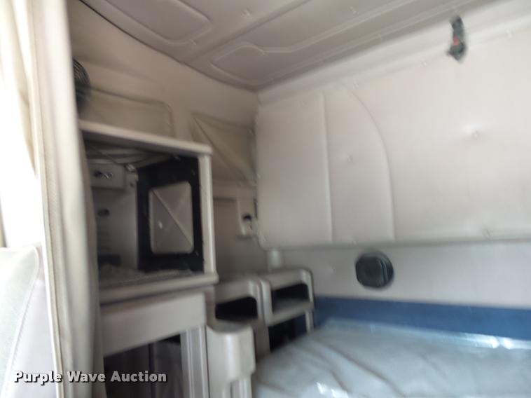 image for item K1144 2007 International 9400i semi truck