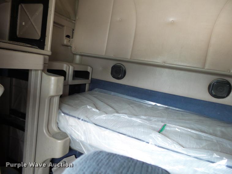 image for item K1144 2007 International 9400i semi truck