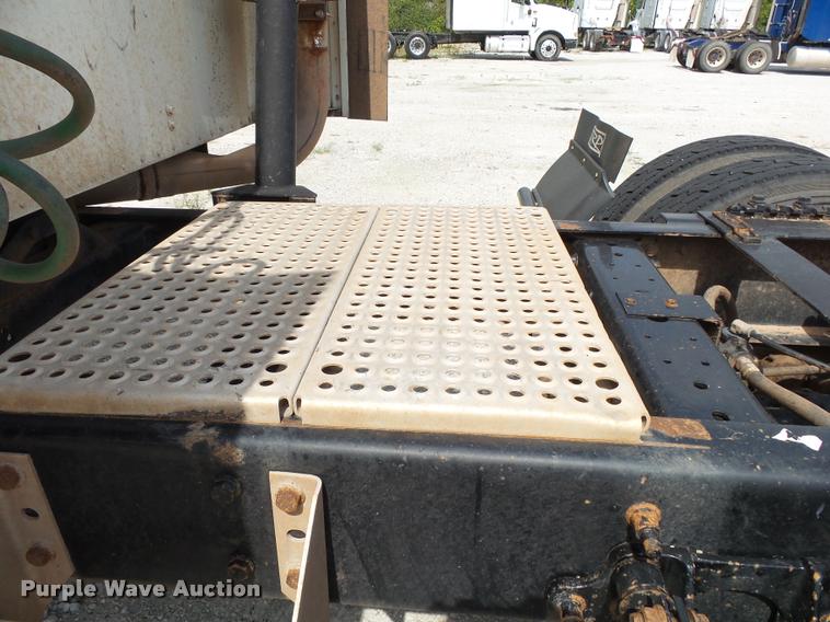 image for item K1145 2007 International 9400i semi truck