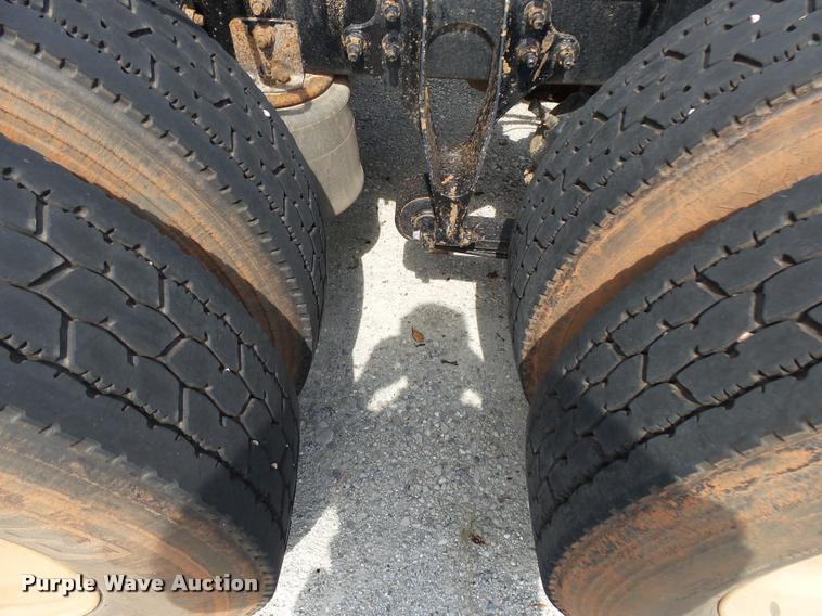 image for item K1145 2007 International 9400i semi truck