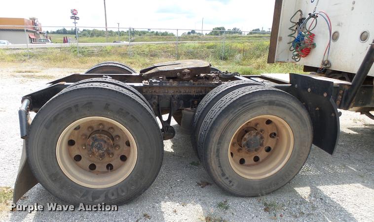 image for item K1145 2007 International 9400i semi truck