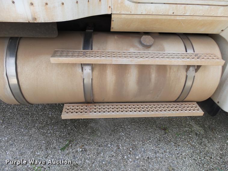 image for item K1145 2007 International 9400i semi truck