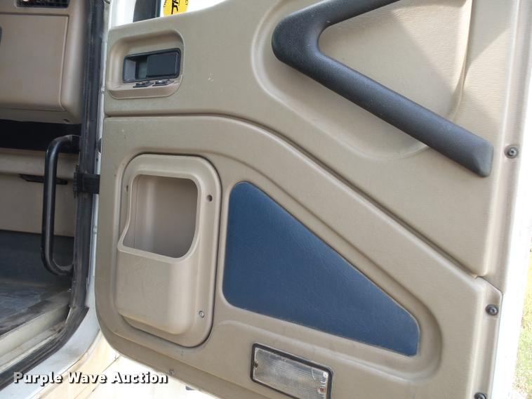 image for item K1145 2007 International 9400i semi truck