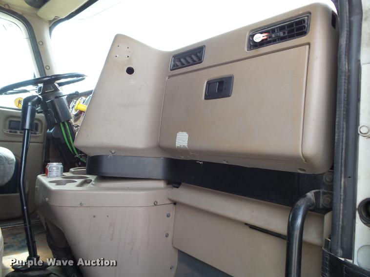 image for item K1145 2007 International 9400i semi truck