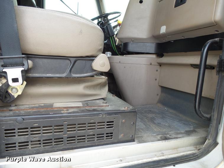 image for item K1145 2007 International 9400i semi truck