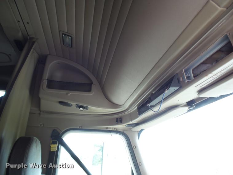 image for item K1145 2007 International 9400i semi truck