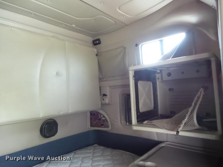 image for item K1145 2007 International 9400i semi truck