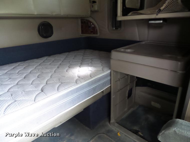 image for item K1145 2007 International 9400i semi truck