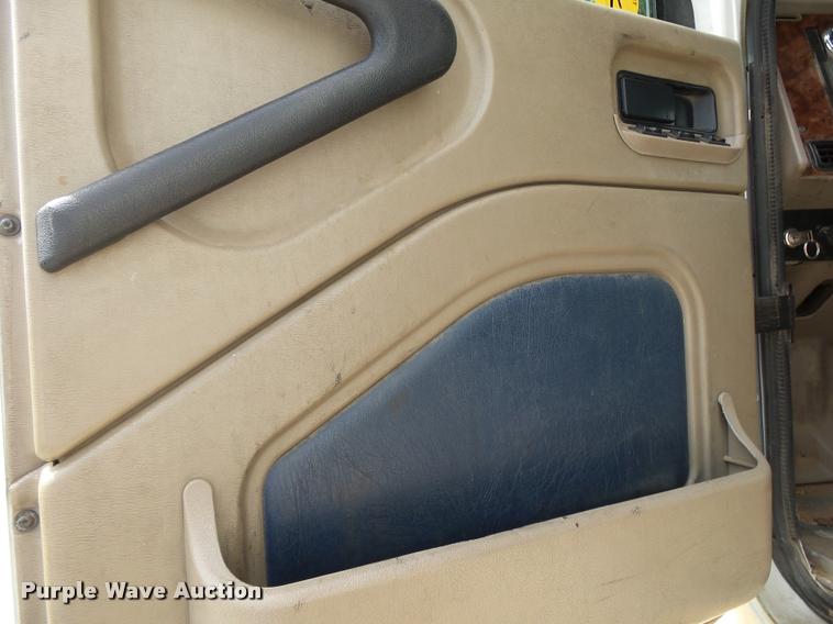 image for item K1145 2007 International 9400i semi truck