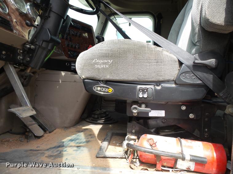 image for item K1145 2007 International 9400i semi truck