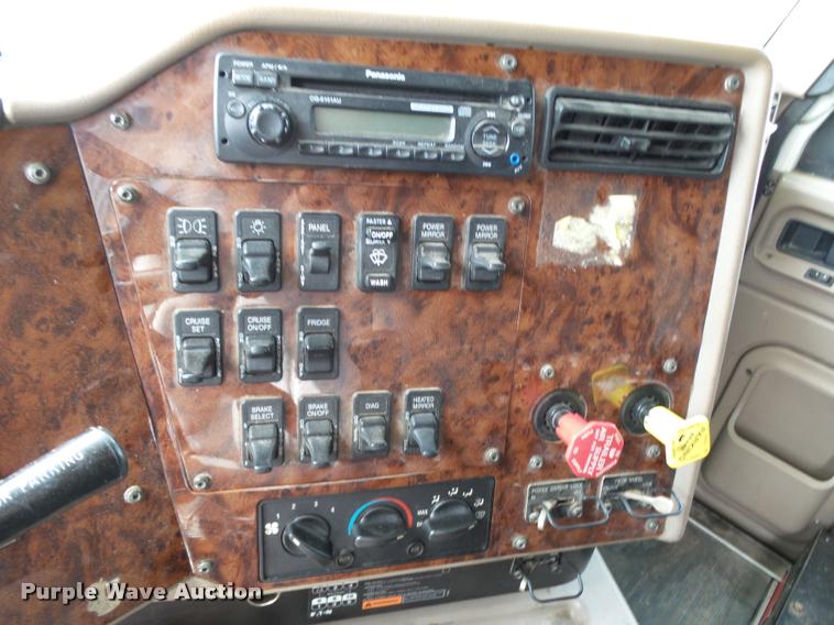 image for item K1145 2007 International 9400i semi truck