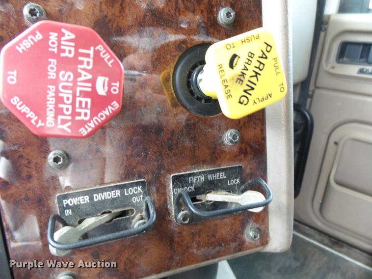 image for item K1145 2007 International 9400i semi truck