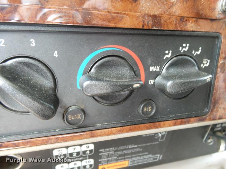 image for item K1145 2007 International 9400i semi truck